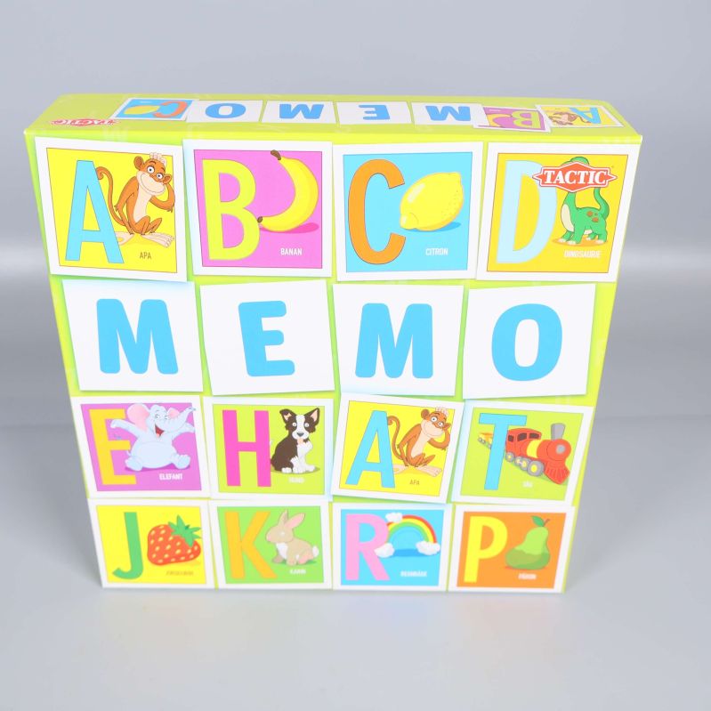 Framsidan av memoryspelet med alfabet och färgglada illustrationer