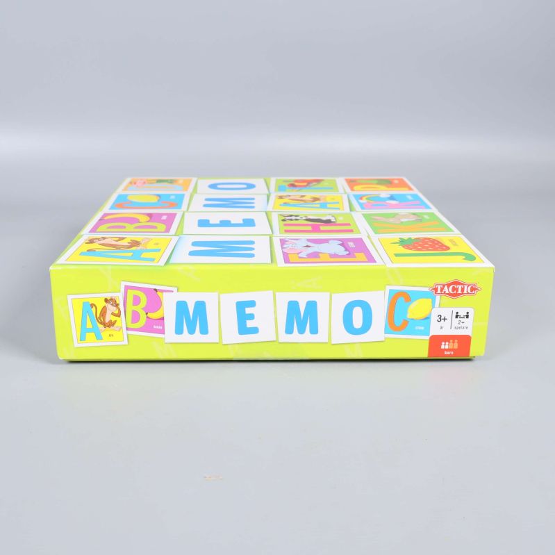 Sidan av spelasken med memorymotiv och Tactic-logga