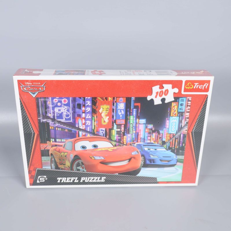 Framsida av Cars Trefl pussel med 100 bitar