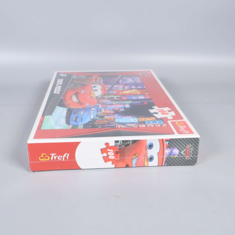 Cars Trefl pussel visad från sidan