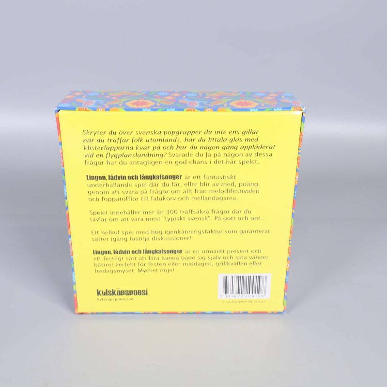 Baksidan av spelbox med beskrivande text och varumärkesnamn