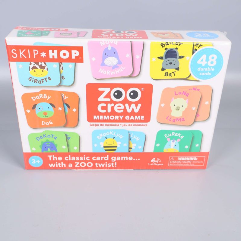 Framsidan av Zoo Crew memoryspel med färgglada djurkort och Skip Hop-logga