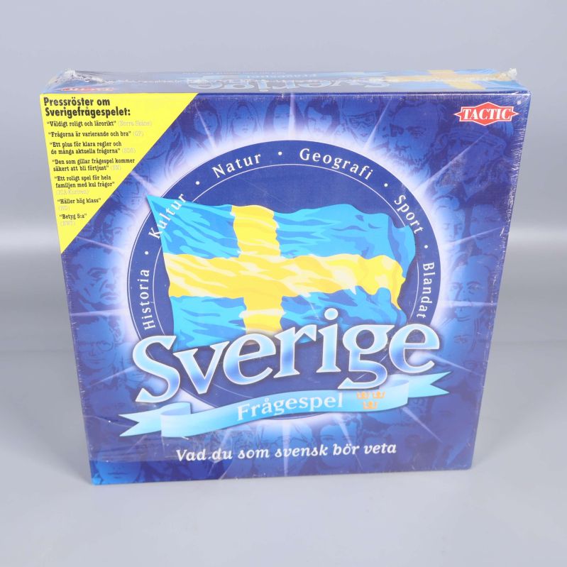 Sverige Frågespel spelbox framsida med blå bakgrund och svensk flagga