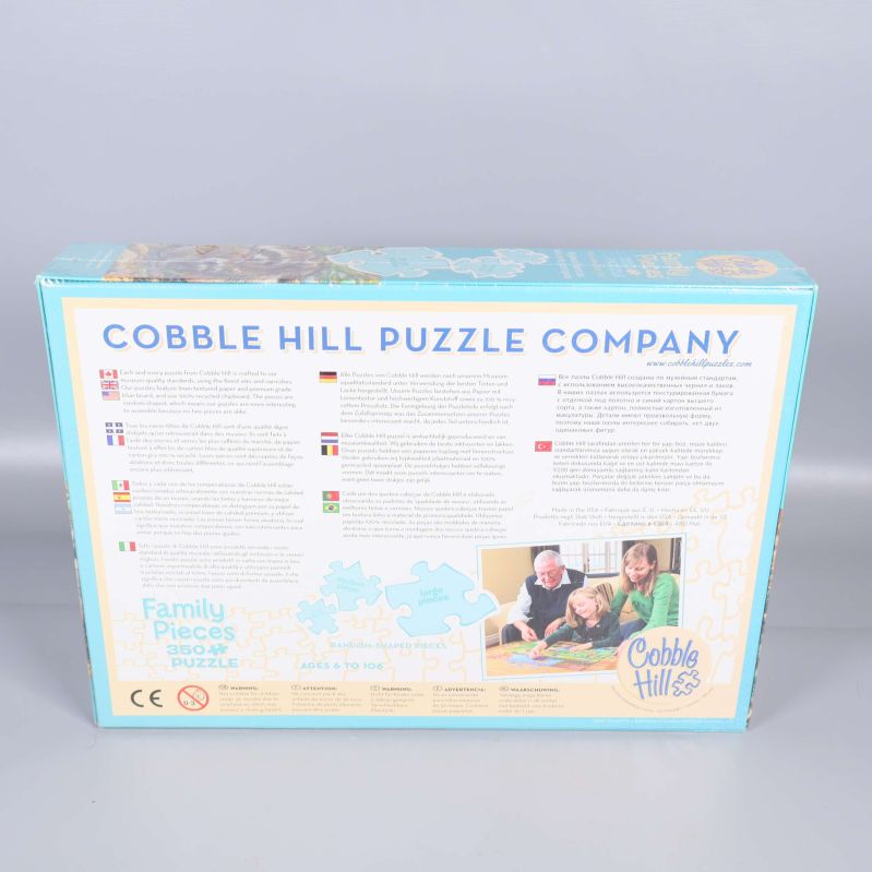 Baksidan av pussellåda med information om Cobble Hill Puzzle Company