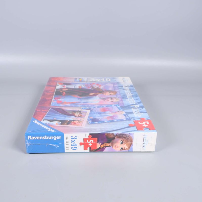 Tunn sidan av Ravensburger Frozen pusselask med motivdetaljer