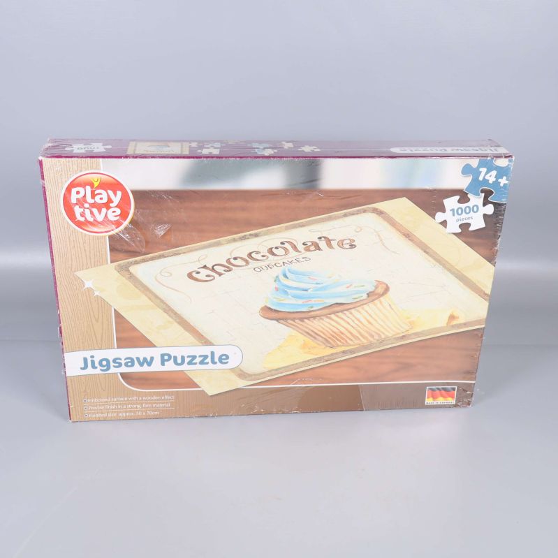 Framsidan av pussellåda med cupcake och texten Chocolate