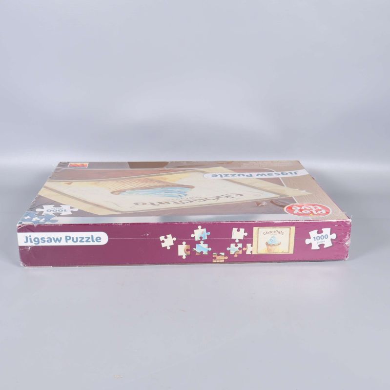 Andra långsidan av pussellådan med pusselmotiv