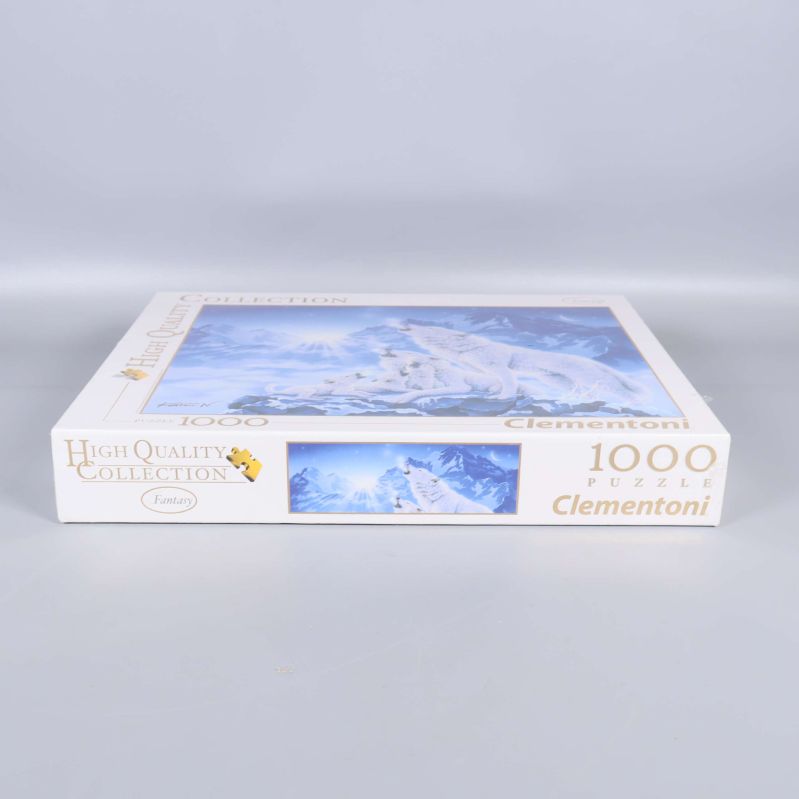 Pussellåda Clementoni sedd från sidan med motiv och antal bitar