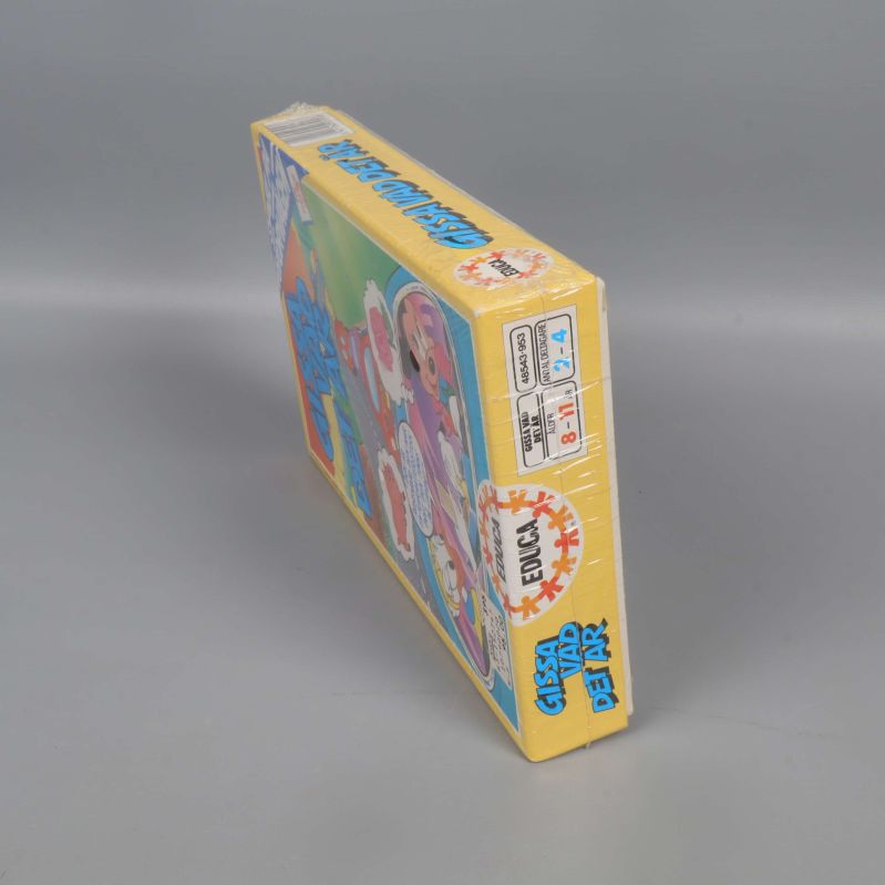 Gissa vad det är spelask i plastförpackning från sidan