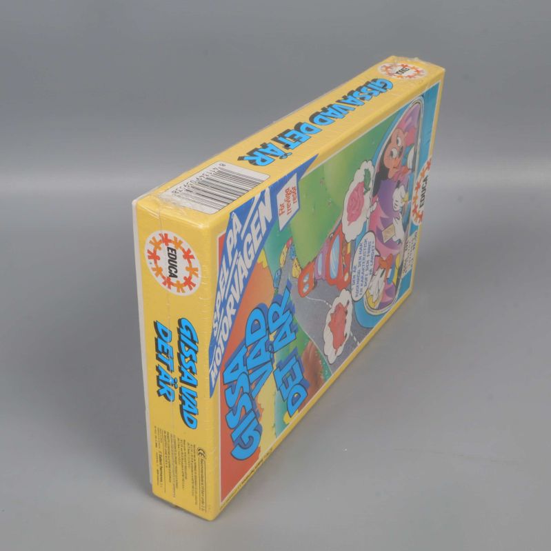 Sällskapsspelet Gissa vad det är fotograferat snett ovanifrån