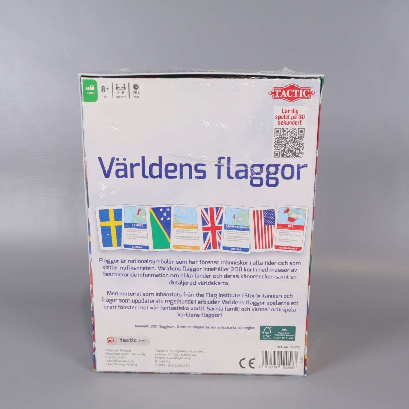 Baksidan på spelkartongen med beskrivning och flaggbilder