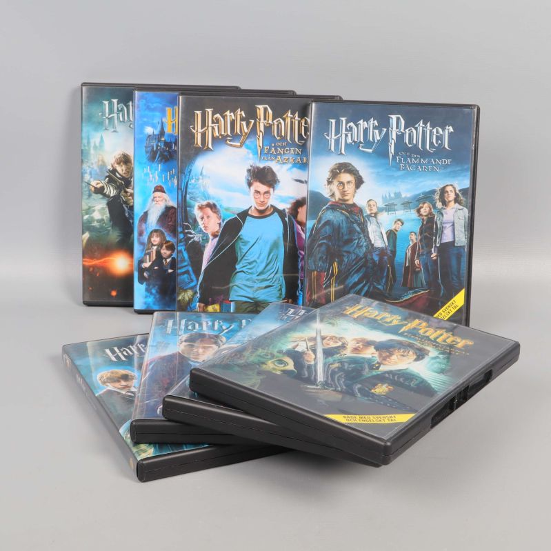 Alla Harry Potter dvd-fodral uppställda i grupp