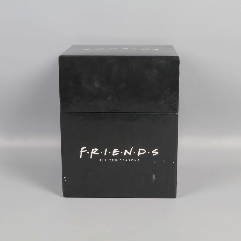 Svart Friends-box med texten all ten seasons