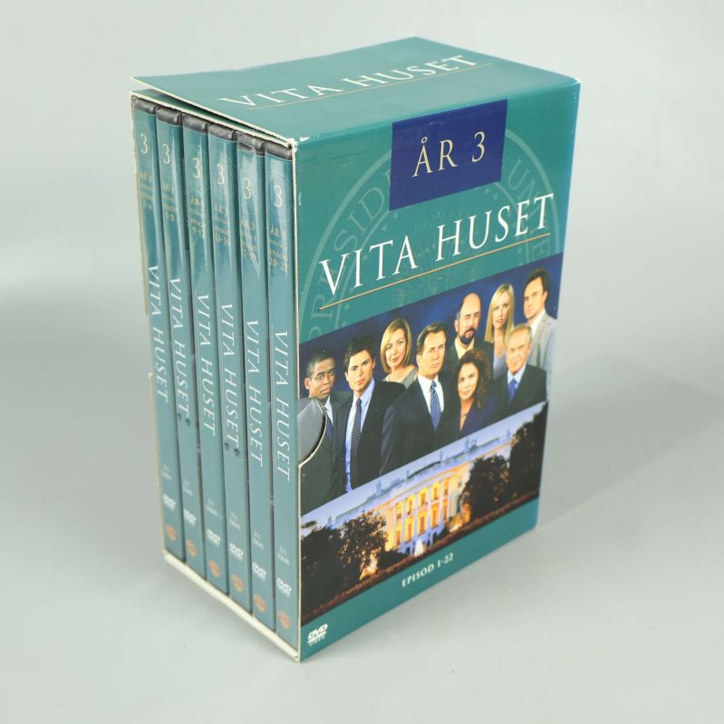 Framsida och rygg på DVD-box för Vita Huset år 3