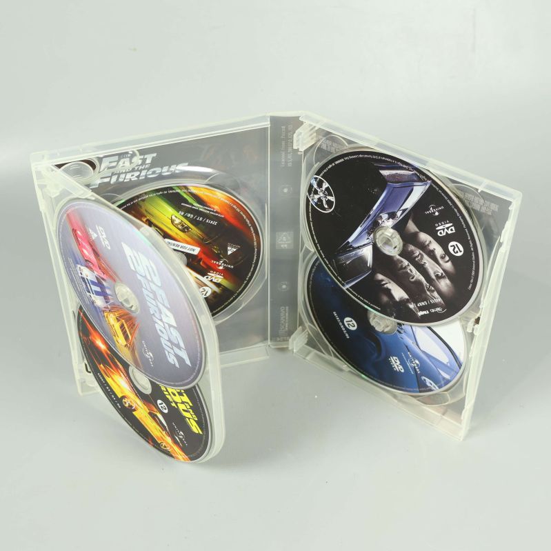 Perspektivbild på den öppna dvd-boxen