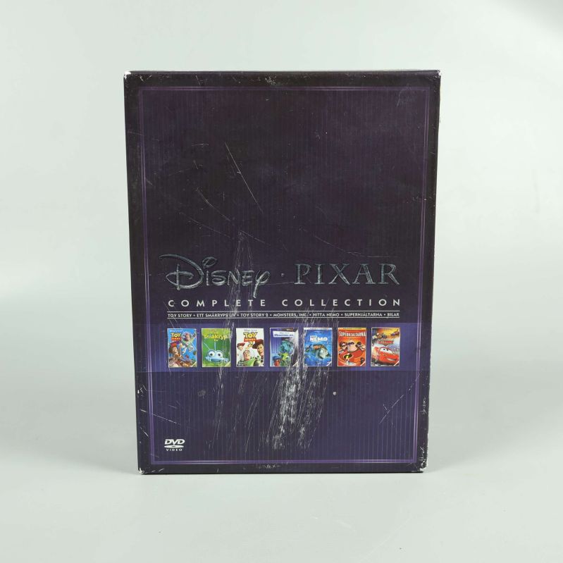 Framsidan visar Disney Pixar Complete Collection DVD-box