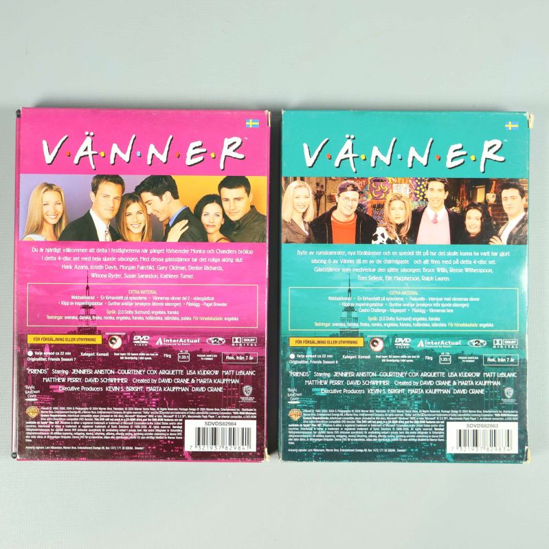 Baksidor på DVD-boxar för Vänner säsong 6 och 7