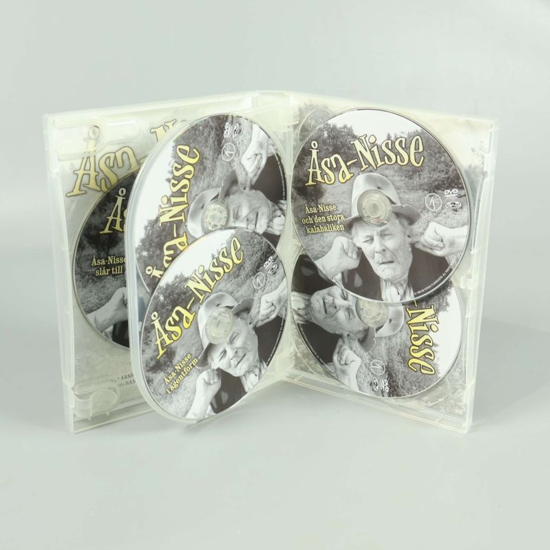 Öppen DVD-box med fem Åsa-Nisse-skivor