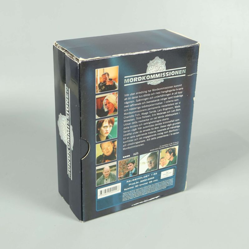 Baksidan på Mordkommissionen DVD-box med beskrivning och bilder