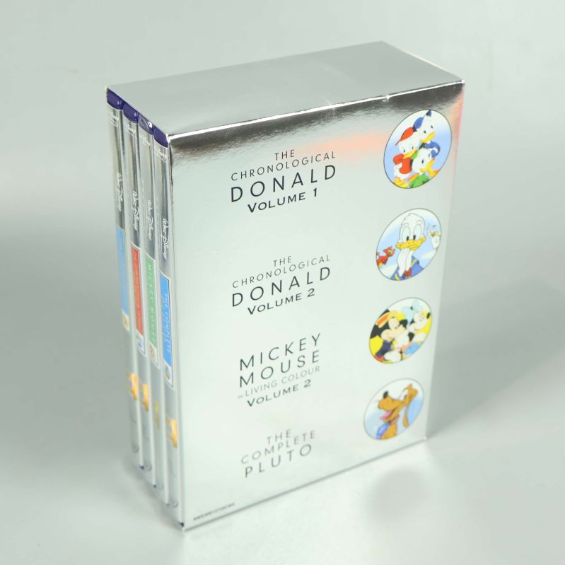 Walt Disney Treasures fodral visas från sidan med titlar