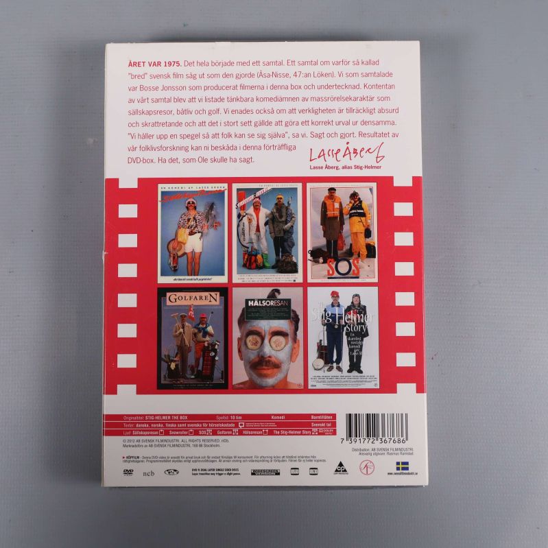 Baksidan av DVD-boxen Stig-Helmer The Box med filmbilder och text