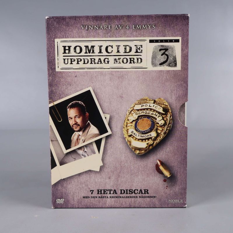Framsidan av DVD-boxen Homicide Uppdrag Mord säsong tre