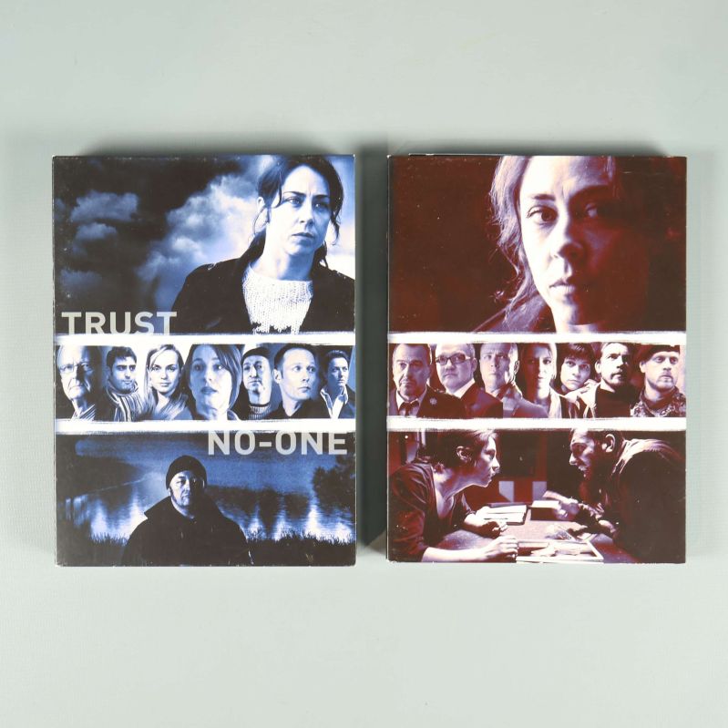 Omslag från The Killing, två separata fodral med porträtt