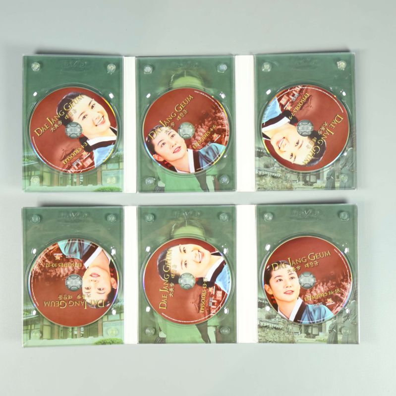 Sex dvd-skivor arrangerade från boxen