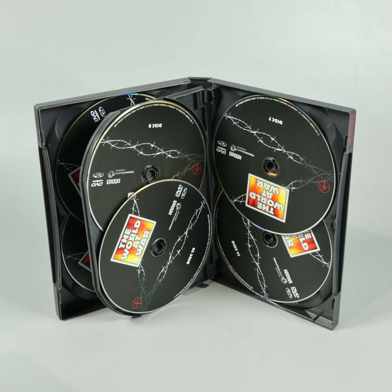 Inuti ett DVD-fodral med flera skivor The World at War