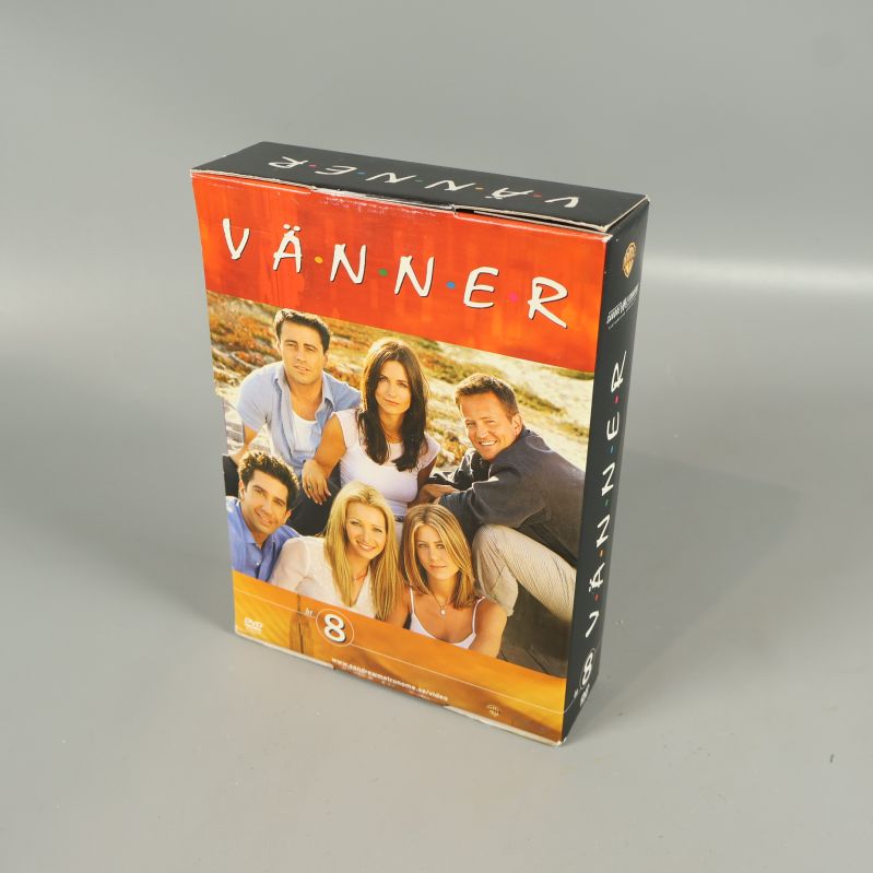 DVD-box av Vänner säsong 8 med gruppbild