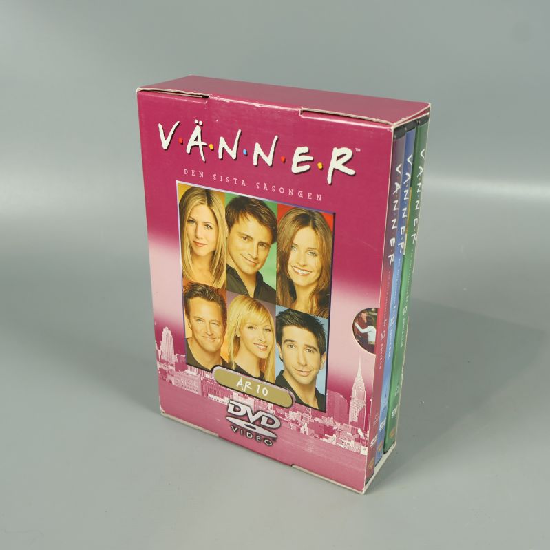 DVD-box för Vänner säsong 10 med framsida och karaktärsporträtt