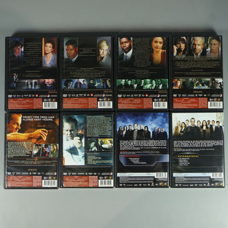 Baksidor av 24-DVD-fodral med sammanfattningar och bilder