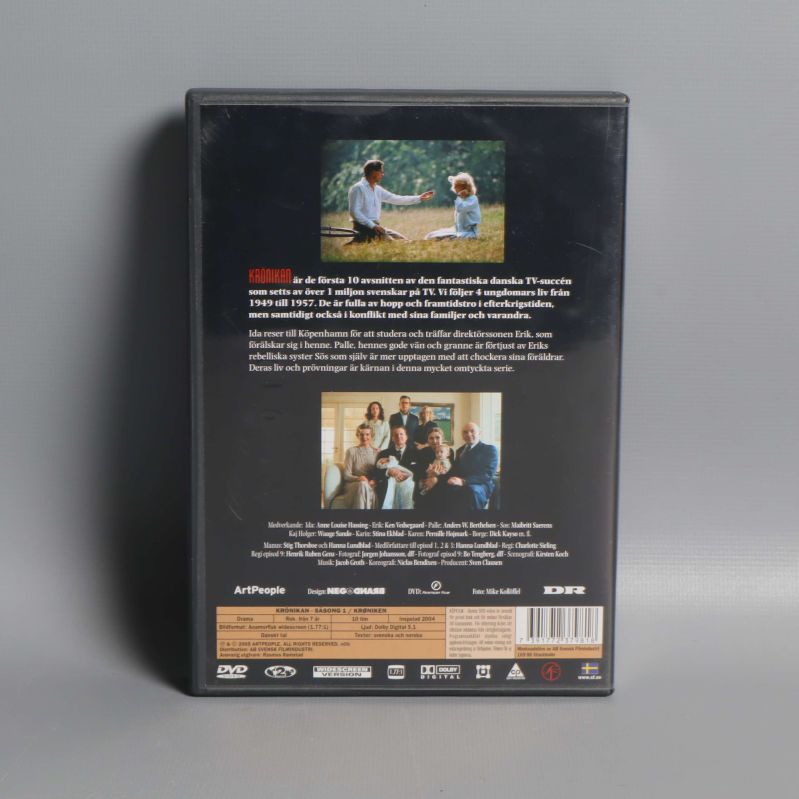 Baksida av dvd-boxen Krönikan säsong 1 med beskrivning och bilder