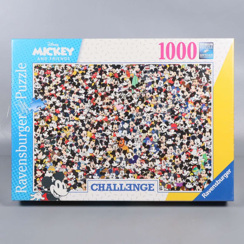 Framsidan av Mickey and Friends 1000-bitars pussel från Ravensburger