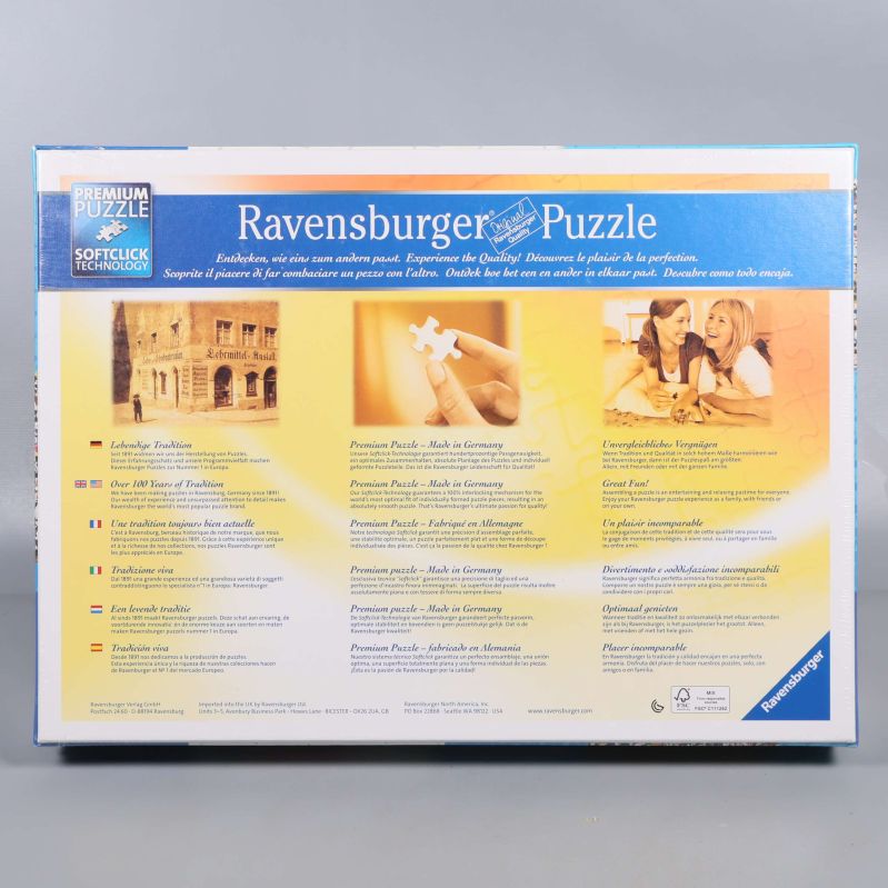 Baksida på Ravensburger pusselbox med kvalitetstext och bilder