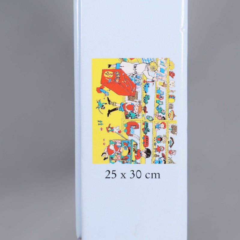 Sida av pussellåda med måttangivelse 25 x 30 cm