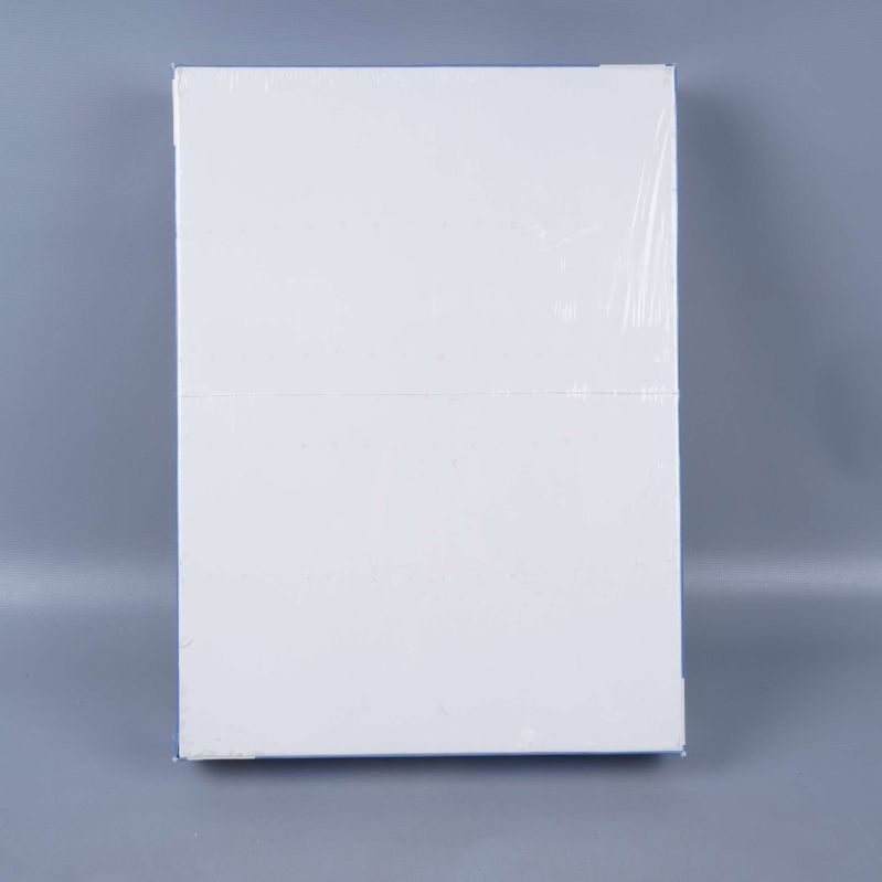 Pusslets baksida i vitt utan motiv