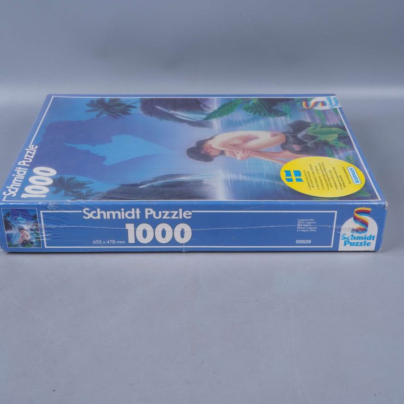 Pussel liggande, motiv och Schmidt Puzzle-text på sidan