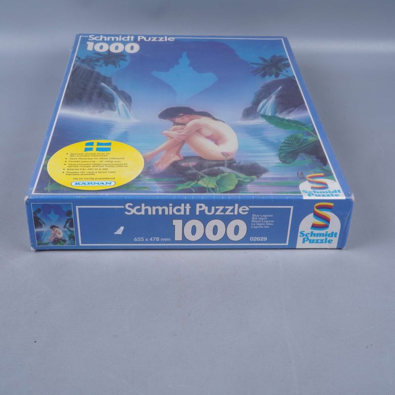 Pussel sett ovanifrån med motiv och informationsdekal