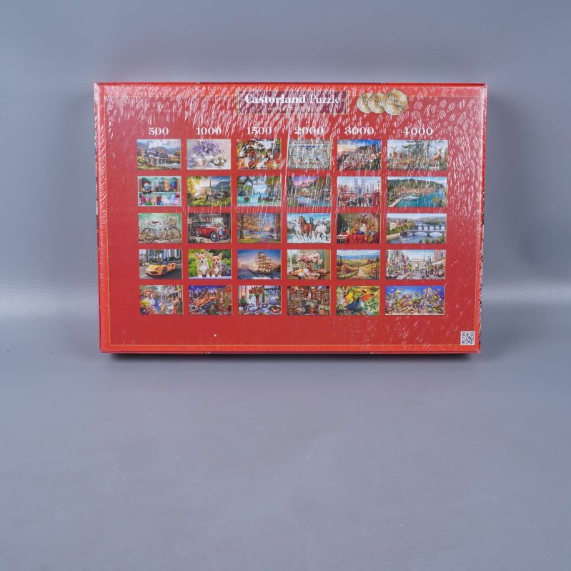 Baksidan av pusselask med miniaturer av olika motiv