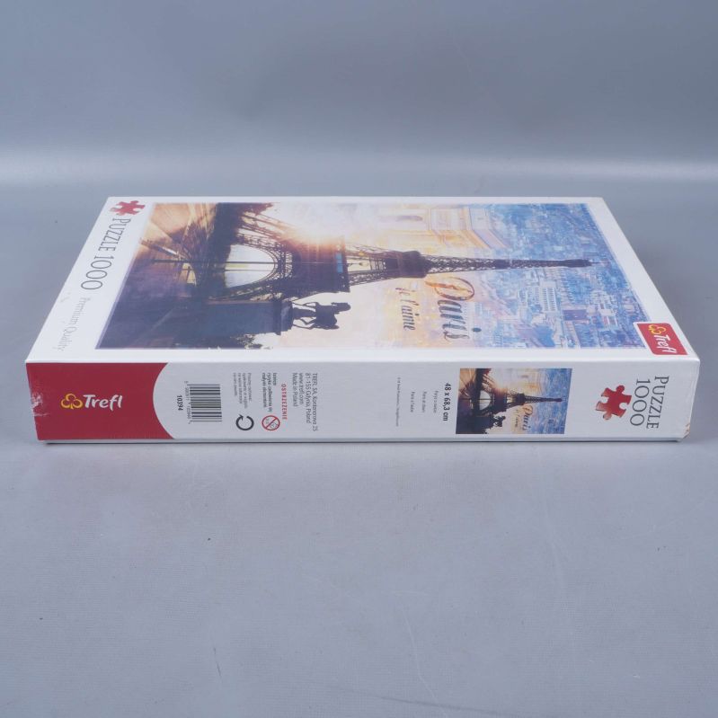 Paris pussellåda fotograferad från sidan