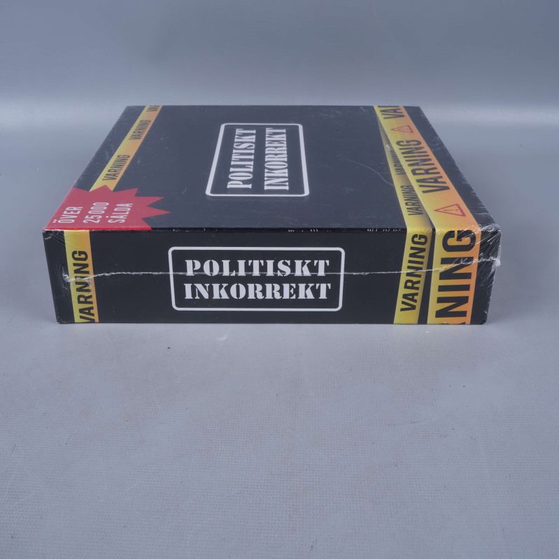 Sidovy av låda med titeln Politiskt Inkorrekt