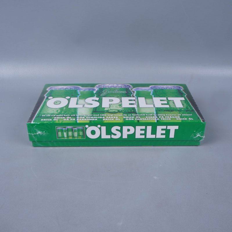 Ölspelet sedd framifrån med tydlig titel