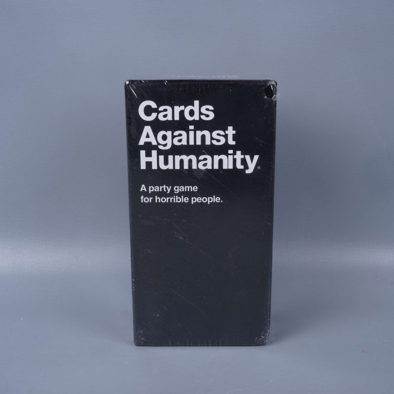 Framsida av Cards Against Humanity spel