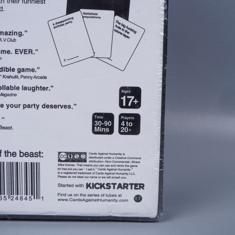 Närbild på spelets ålders gräns och spelarantal