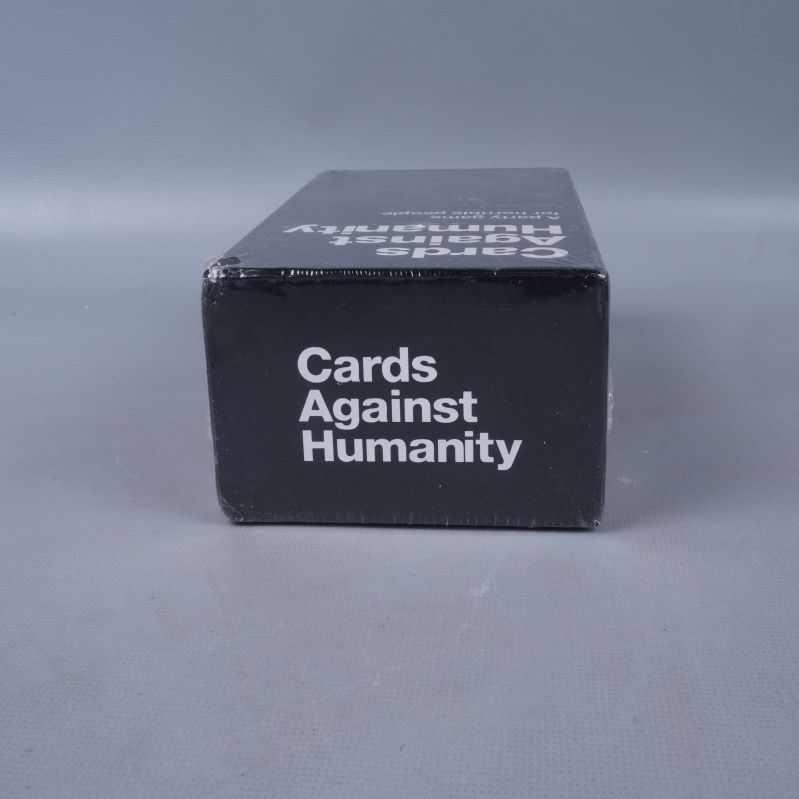 Kortända av boxen med Cards Against Humanity-logotyp