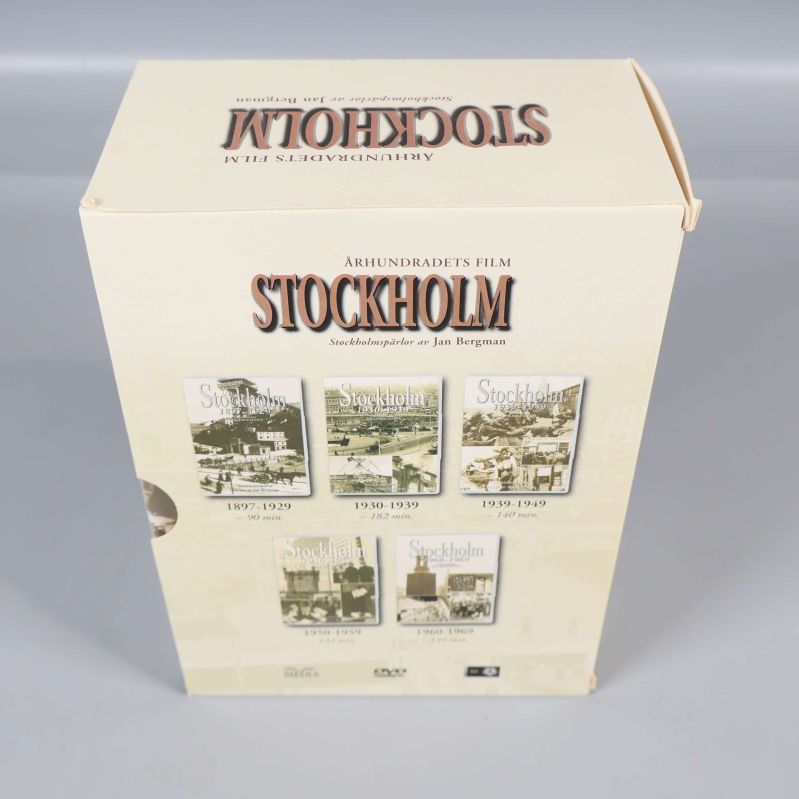 Baksida på DVD-boxen Stockholm århundradets film med volymbilder