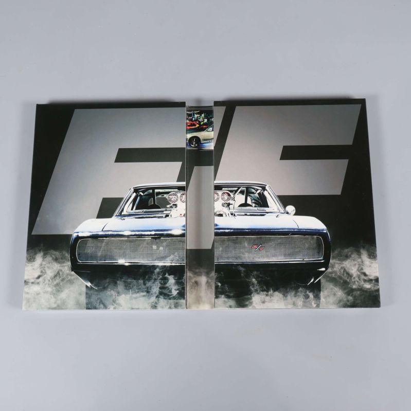 Invändigt vikbart DVD-fodral med Fast & Furious-bil på insidan