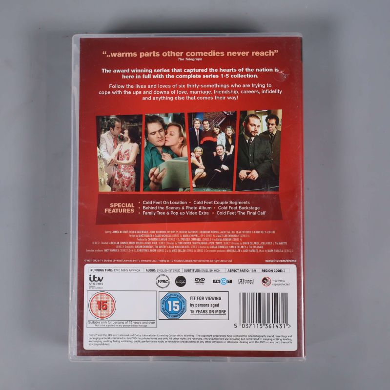 Närbild på baksidan av DVD-boxen för Cold Feet