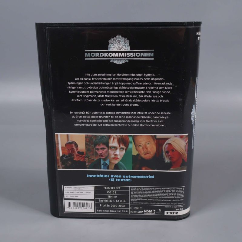 Baksidan av Mordkommissionen dvd-box med text och bilder